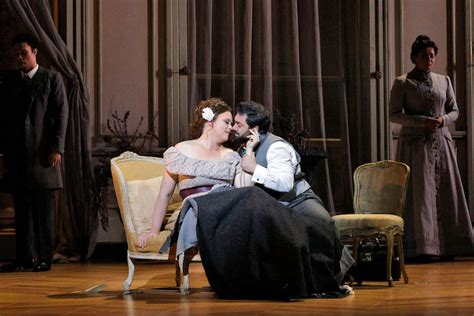  La Traviata: Une symphonie d'amour tragique et de mélodies endiablées